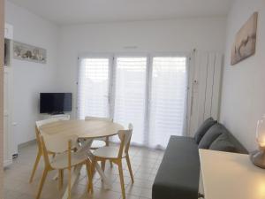 Appartement 2 pièces 2 à 4 personnes proche plage -AVELIG