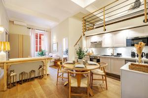 Elegant flat with AC, heart of old Nice, Walking to the Beach!