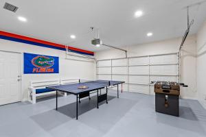 Entire house with pool near UF and Santa Fe College