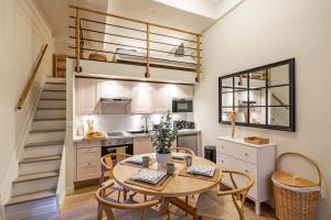 Elegant flat with AC, heart of old Nice, Walking to the Beach!