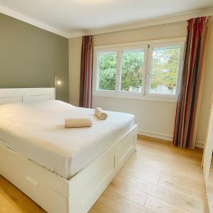 Le California - Port de Carqueiranne et plages