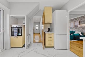 Charming3BR London Home Ideal For Workers Groups And Contractors With Private Garden & Parking