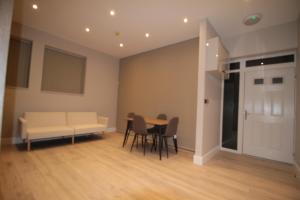 Spacious One Bedroom Flat With Parking