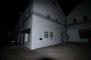 Spacious One Bedroom Flat With Parking