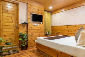 The Family Paradise Kufri! Mountain View! Near adventure activities! BY THE TIKKER