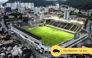 Moderno no Gonzaga a 400m da praia com AC