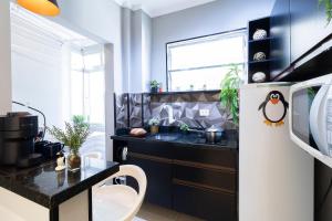 Moderno no Gonzaga a 400m da praia com AC