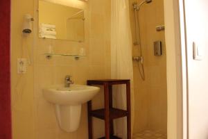 Hotels Logis Hotel Le Manoir & Lounge : photos des chambres