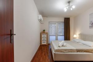 CityLight Apartment with Balcony and Self Check-in