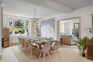 Spacious Home Hot Tub Gym Games Room & Garden