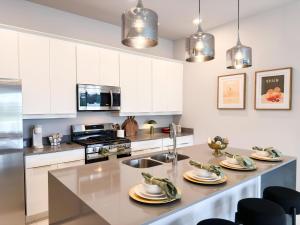 RR7740-145SRD - 3BR Luxury Condo • ReResort