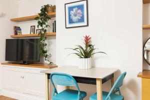 New! Lovely 1BR, 2 mins to St James Street Station