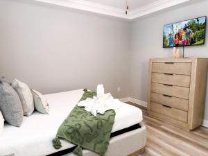 RV7717SD -Stunning 6Bed Luxury Villa Near Disney