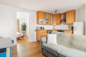New! Lovely 1BR, 2 mins to St James Street Station