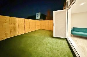 Fantastic 2 Bed 2 Bath Penthouse With Parking