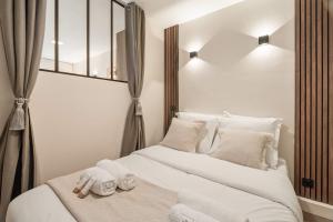 Eiffel Tower - Deluxe Studio for 4