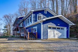 6 Mi to Chatuge Lake Spacious Cabin with Mtn Views!