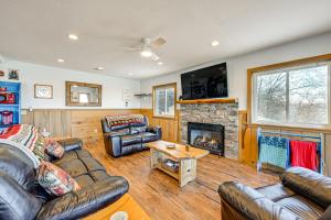 6 Mi to Chatuge Lake Spacious Cabin with Mtn Views!