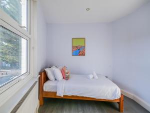 Modern Finchley Apartment with Garden