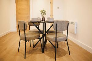 2 bed Leeds Centre - Private Balcony & Free parking