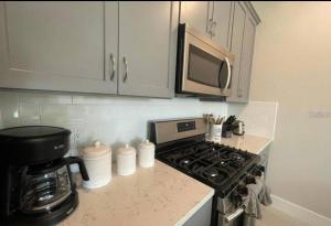 Modern 3BR Getaway• Steps to Pool•12 min to Disney