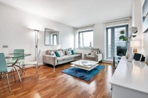 One bedroom in the heart of Canary Wharf