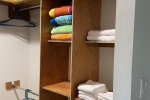 2Bed Apartment - Pool Garden Parking