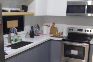 2Bed Apartment - Pool Garden Parking