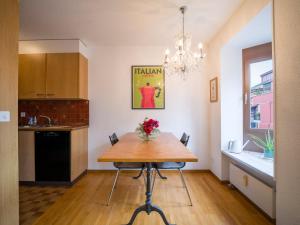 Central Bern Flat - Balcony & Bundeshaus View