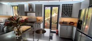 Central Villa, Amazing City, Sea & Mountain views