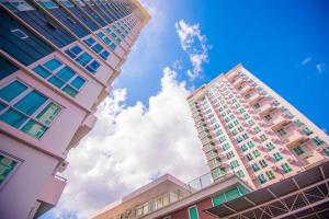 Walk to Abreeza Mall | Kitchen | Parking | Pool