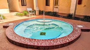 "Cool Waves Oceanfront Retreat" St Augustine Beach 2 Pools 5 Hot Tubs! On the Beach