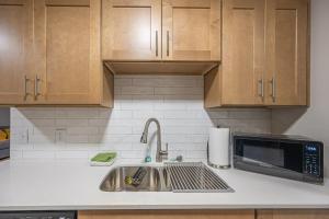 Cozy Retreat Near Uptown - Quiet Area