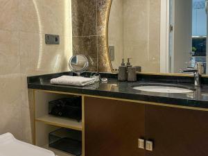 Qoople Triumph 17 Apartments near Cleopatra Beach