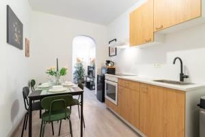 Apartment over two floors for 5 guests near Midi & Grand Place