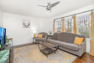 Chroma - 2 Units - Mins to Broadway & Germantown