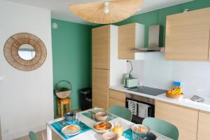 Maïmo Cosy Appartement rénové Centre Ville 300m plage, Clim, Parking