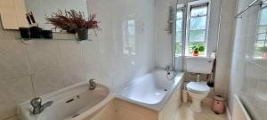 Very Large room next to Tower Bridge