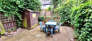 Very Large room next to Tower Bridge