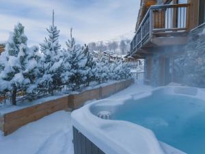 Chalet dexception aux 3 Vallées, 14 pers, jacuzzi, sauna - FR-1-452-399
