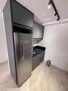 Lindo e moderno apartamento em Pinheiros com wi-fy, vaga de garagem, academia, piscina ao lado da Rua Oscar freire