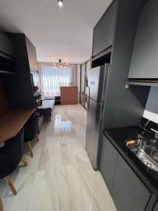 Lindo e moderno apartamento em Pinheiros com wi-fy, vaga de garagem, academia, piscina ao lado da Rua Oscar freire