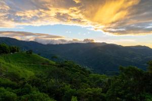 Cabina vista al valle Monteverde