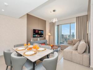 BRAND-NEW 1BR in DOWNTOWN I Direct DUBAI MALL Access I Balcony & Stunning Pool