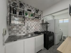 PAPILLON - 603 · Seu Refúgio na Ponta Verde • Apto 2Q Completo!