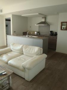 Port rive gauche Iona