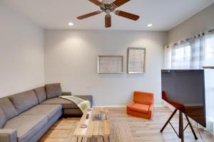 Comfortable Dallas Condo Close to Attractions