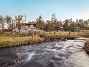 Riverside Cabin - Hot Tub, Fishing and Relaxing Escape
