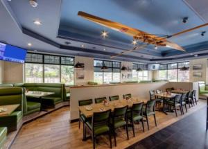 Holiday Inn Victoria - Elk Lake by IHG