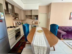 Tyrwhitt Vibrant Apartment in Rosebank